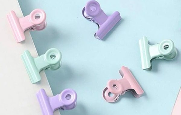 box-de-prendedor-de-papel-tons-pastel-c-8un-em-metal-papelaria-fofa