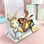 "Caixa triangular de Páscoa para bombons"