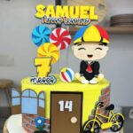 "Enfeite de bolo Quico Chaves"