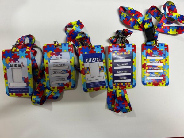 crachá de autismo personalizado com nome