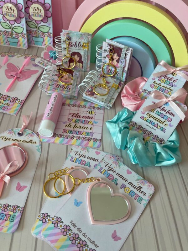 Arquivo Kit Digital Dia da Mulher personalizado. Envio imediato após a compra. Ideal para chaveiros e utilidades femininas criativas e lucrativas!