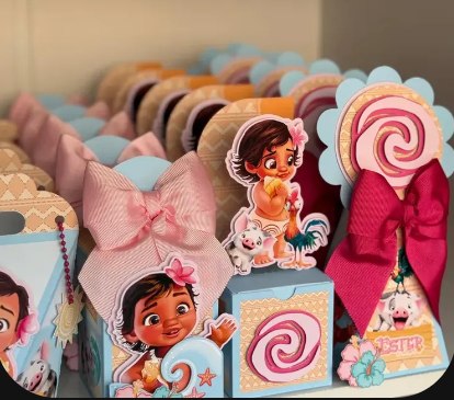 Arquivo Digital Festa Moana Personalizado para Imprimir Arquivo Digital Festa Moana personalizado para imprimir com decoração infantil colorida e pronta para corte.
