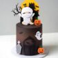 Topo de bolo Halloween infantil com bebê múmia, lua amarela, castelo assombrado, morcegos, fantasmas e abóboras.